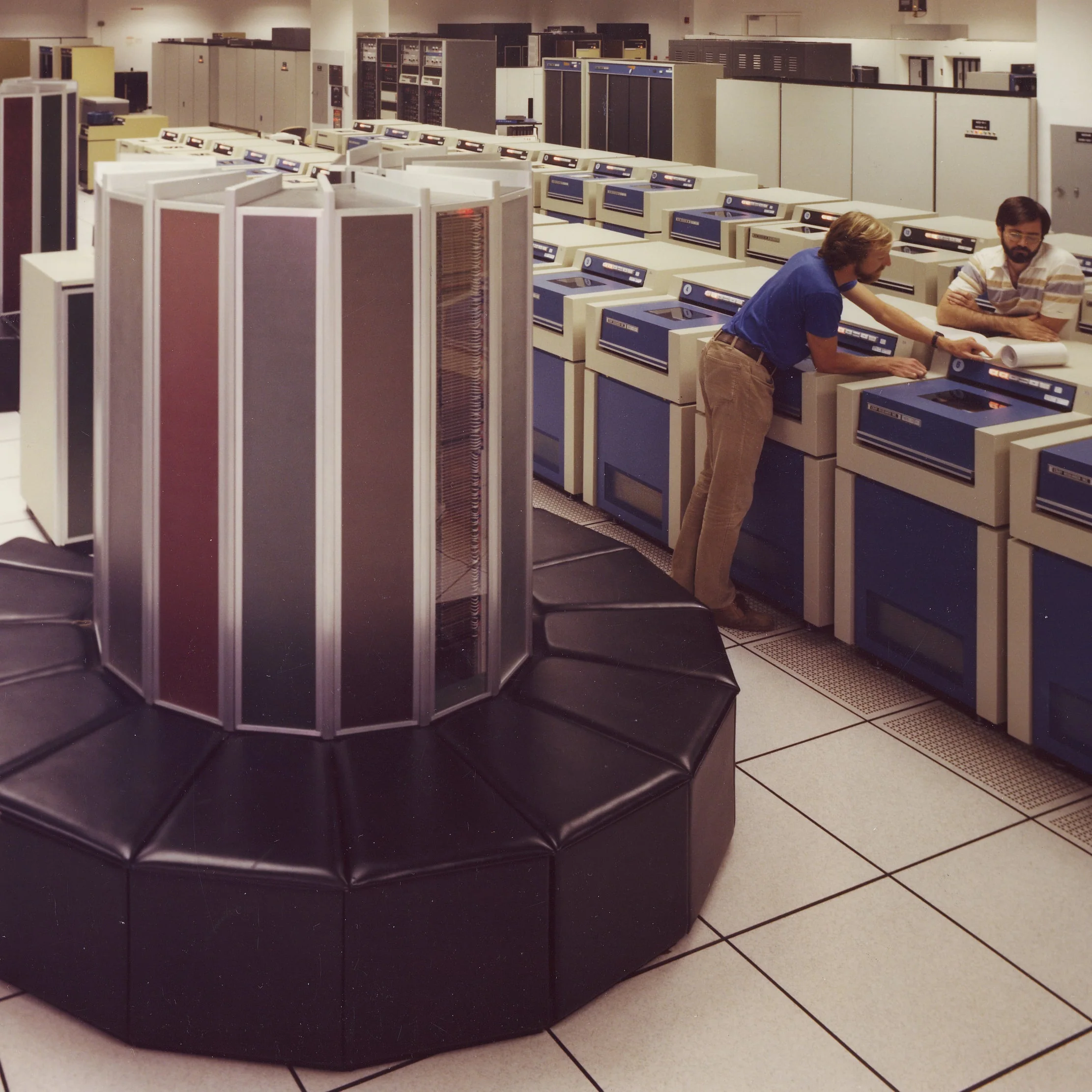 First Supercomputer Cray-1 - Image 2